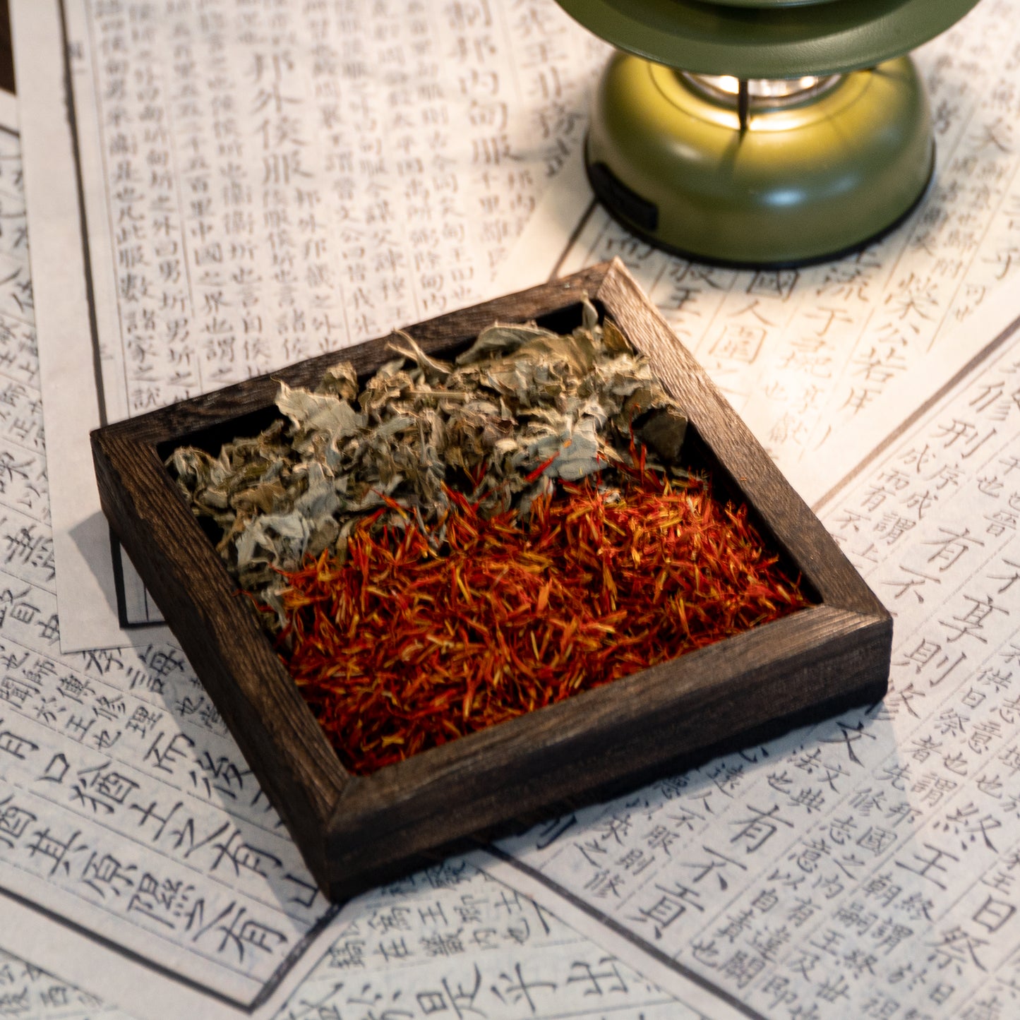 Chinese herbs traditional medicine Mugwort and Safflower
